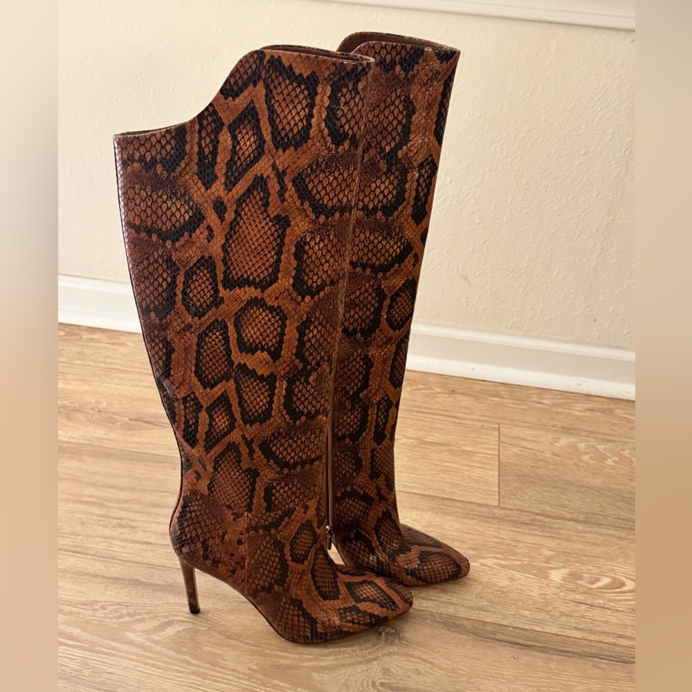 VINCE CAMUTO FENINDY OVER THE KNEE BOOT
Women’s size 9 - Picture 4 of 9